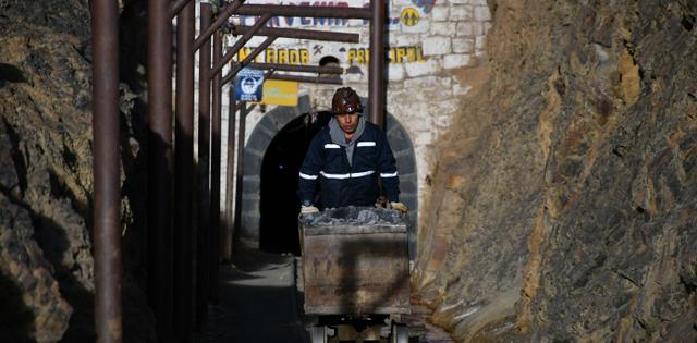 A tine miner pushing a cart in Japo cooperative mine, Bolivia