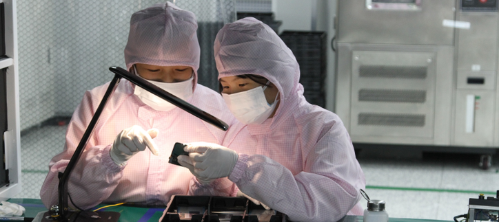 Clean room in an electronics factory, Vietnam ©ILO